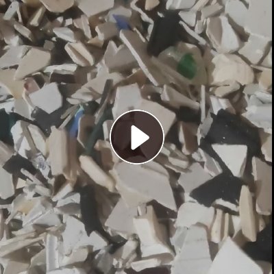 出售硬质PVC彩钢破碎料，现货一挂