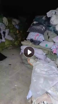 长期出售服装厂下脚料，碎布料，有棉的，牛仔，化纤的，货在浙江嘉兴