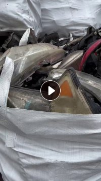 出售汽车大灯，现货九米六一车