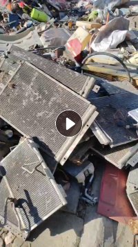 出售货车废旧尾灯大灯，现货几吨