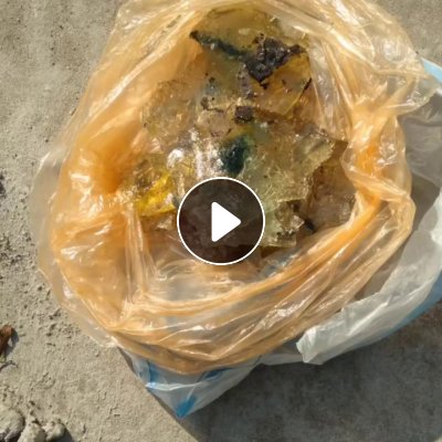 出售炼油料，玻璃胶厂下来的 ，高压膜带玻璃胶，白胶、黑胶、透明胶3种，13米能拉30吨左右