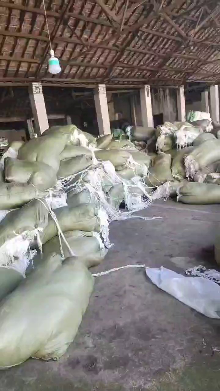 出售涤纶水丝，涤纶废丝，含水30-40左右，现货有400多吨，货在安徽宣城