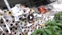 出售PET膜边角料,不带胶,全是透明的高速公路反光贴下来的,卷筒25吨左右,压包四五吨左右