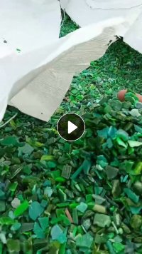 出售垃圾桶破碎料，绿色现货有一挂车