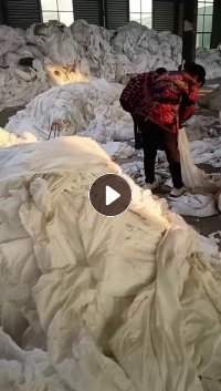长期大量出售磨毛厂下来的白色纯涤纶废布，涤纶边角料，涤纶布块，含水量百分之二十，现货几十吨