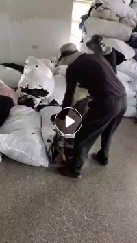 出售杂色的涤棉废布，擦机布，涤棉边角料，现货十吨左右