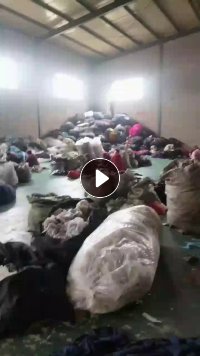 长期出售服装下脚料，涤纶废布，化纤布，现货有四十几吨，货在河南开封