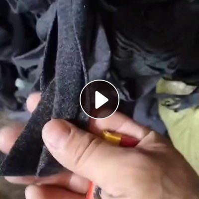 长期出售老蓝色的涤棉废布，涤棉碎布，35的涤65棉，现货三四十吨