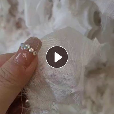 长期出售白色的涤纶废布，涤纶边角料，涤纶碎布，现货30吨左右