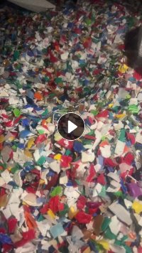 出售pe瓶盖破碎料，过两个水池，5米+18米的，现货17吨