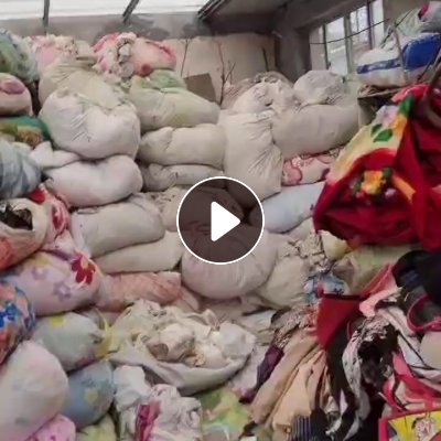 长期出售旧衣服分拣货，旧衣服二白，旧衣服黑料，现货共十五六吨左右