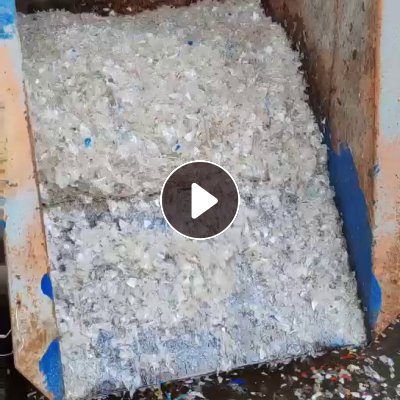 出售pet矿泉水瓶破碎料，冷洗过两道水洗，现货12吨