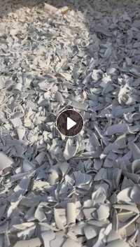 出售水破纯PVC小管破碎料,可以磨粉用,也有大管破碎料,扣板破碎料