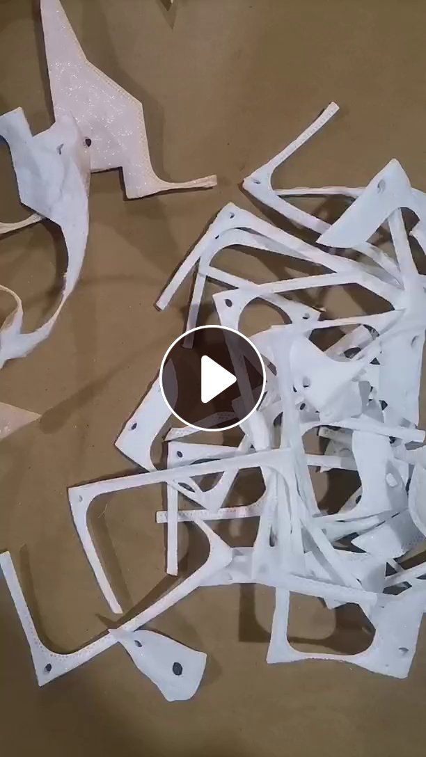 出售汽摩配产品边角料，外面一层是涤纶网，中间有棉和无纺布，货在浙江温州