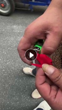 服装厂的下脚料涤纶拉丝料，没有杂质 统货出 白色比黑色多一点，一个月100多吨，厂在广东广州