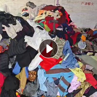 出售旧衣服黑料，黑料，现货十吨左右，免费送