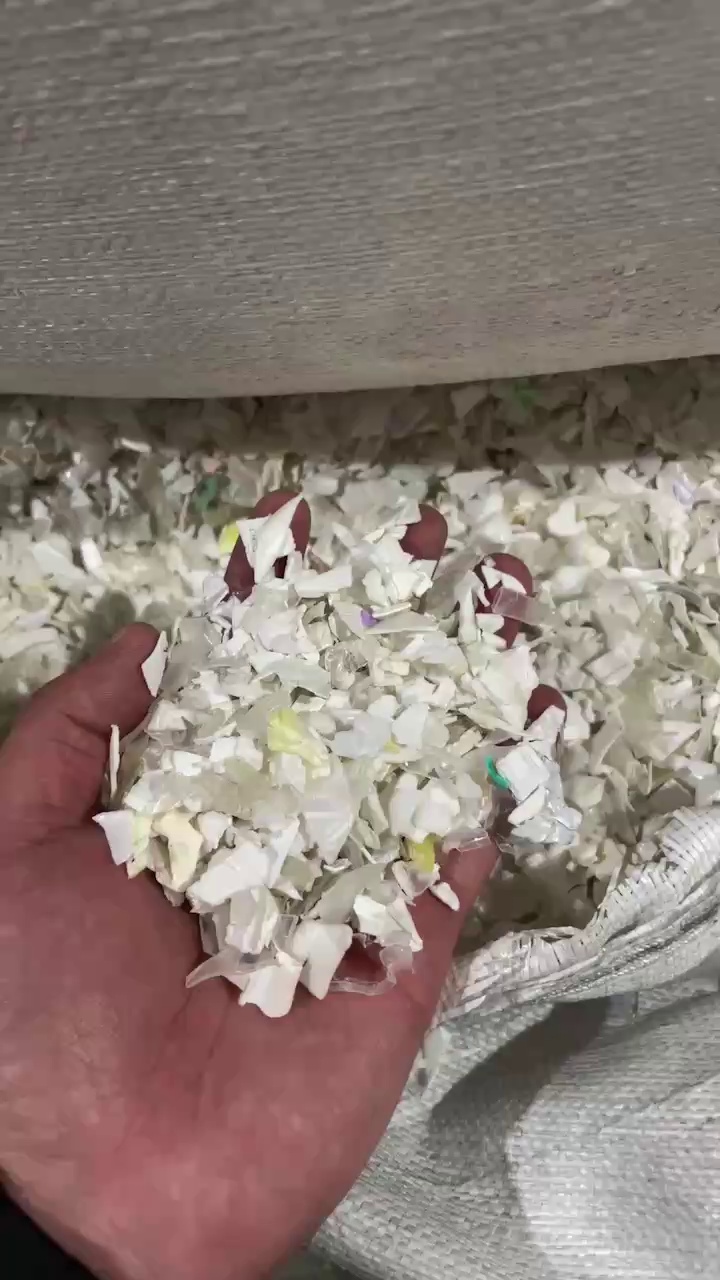 出售日杂白丙破碎料，冲击8个左右，过色选机下来的料子，月供30吨