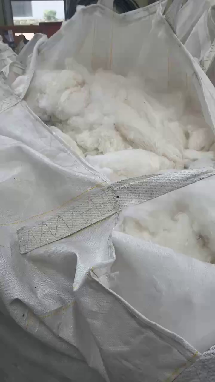 出售涤纶废丝，涤纶干丝，现货有20吨左右，货在江苏泰州