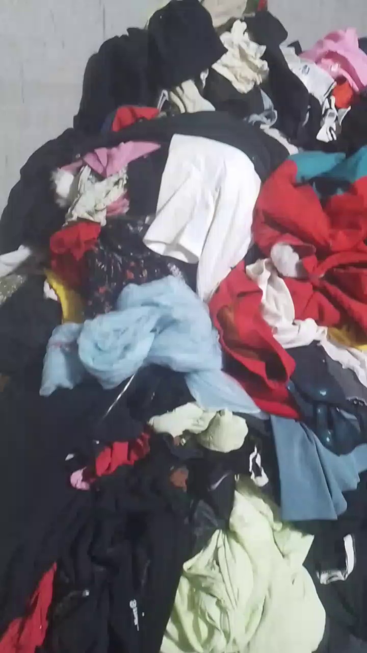 长期出售旧衣服统货，小区货，未动手，月供15吨左右，货在河南永城