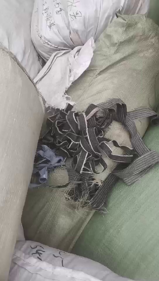 长期出售牛仔下脚料，纯棉，涤棉的，厂在山东临沂