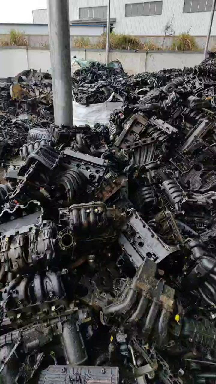 出售尼龙水箱，支架，油箱，现货10吨