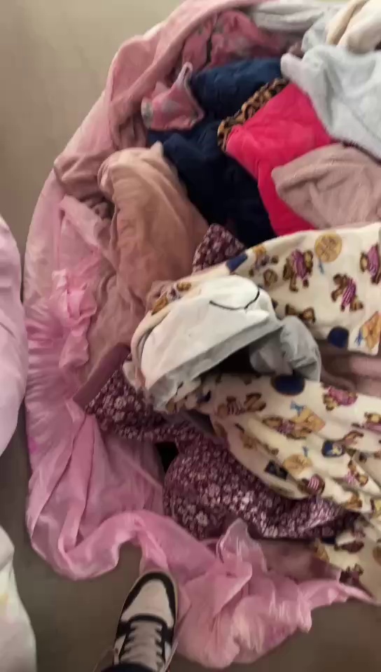 长期出售毛绒睡衣，毛绒睡衣统货，现货有4.2米一车，货在安徽砀山