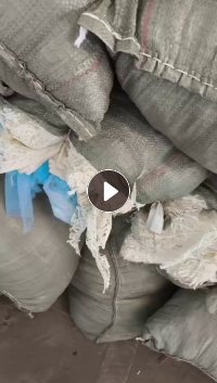 长期出售白色的涤纶拉丝料，涤纶废布，涤纶碎布