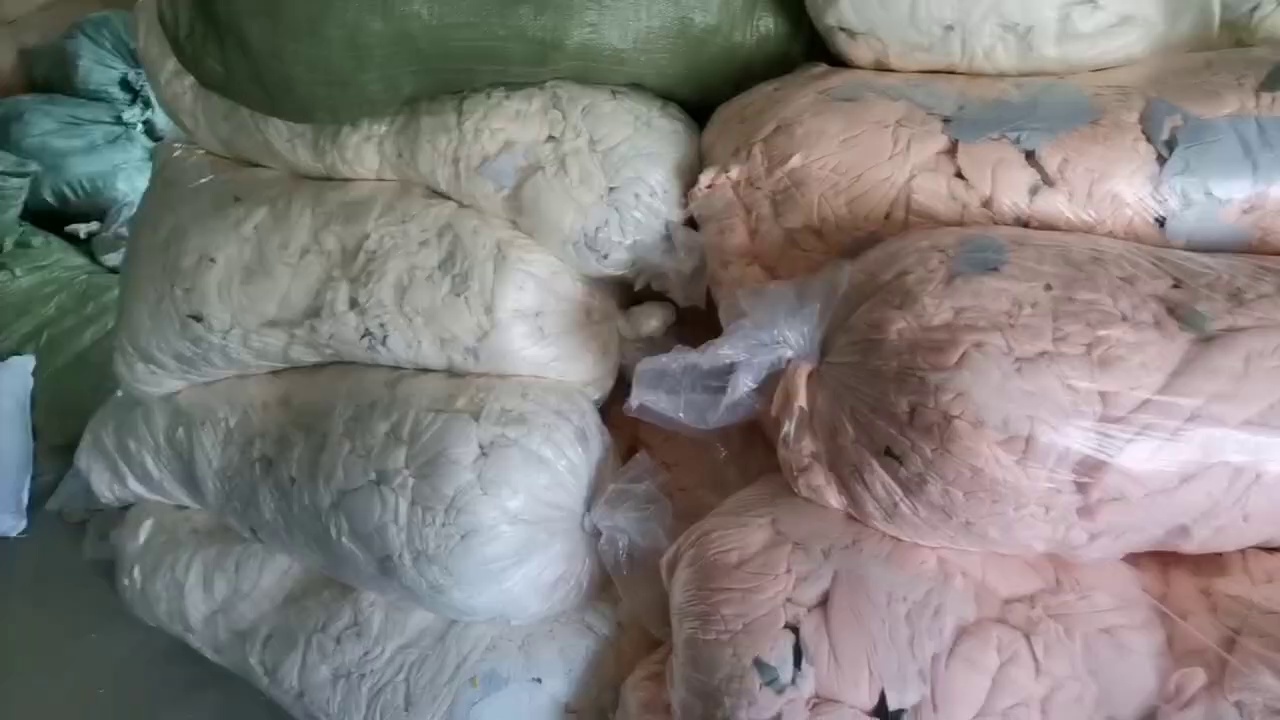 长期出售涤纶废布，涤纶绒布，涤纶边角料，现货七八吨