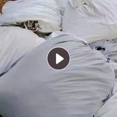 厂家长期大量出售墙纸，纯PVC的和PVC面底部涤纶网布的，每个月有10多吨，厂在广东佛山