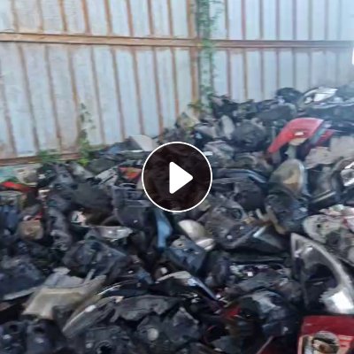 出售汽车大灯毛料，现货2挂车