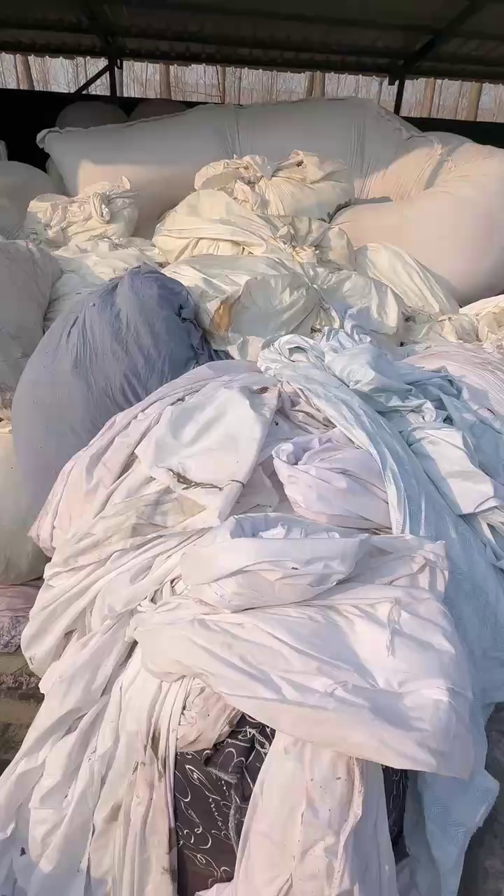 长期出售印染厂下来的磨毛布，涤纶废布，有水分，现货够车，货在江苏宿迁