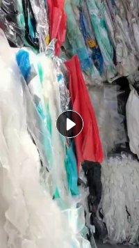 出售PET杂膜废料，带胶、不带胶都有，现货九米六一车