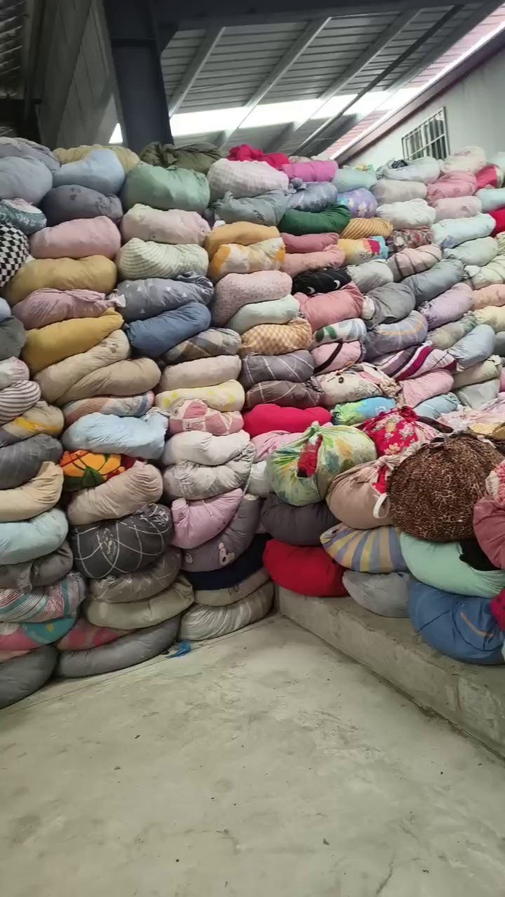 长期大量出售旧衣服统白，统白，现货三四十吨