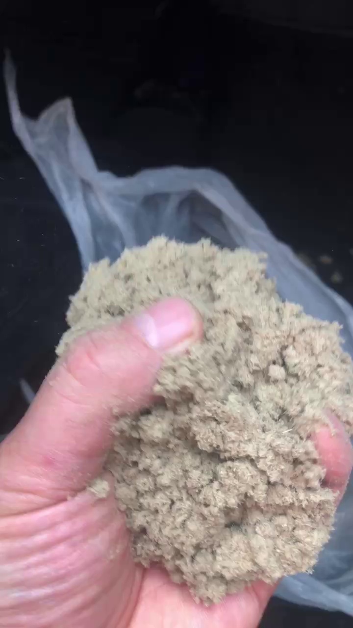 长期出售纺纱厂下来的涤棉粉末，毛毛料，50涤50棉，现货四五十吨