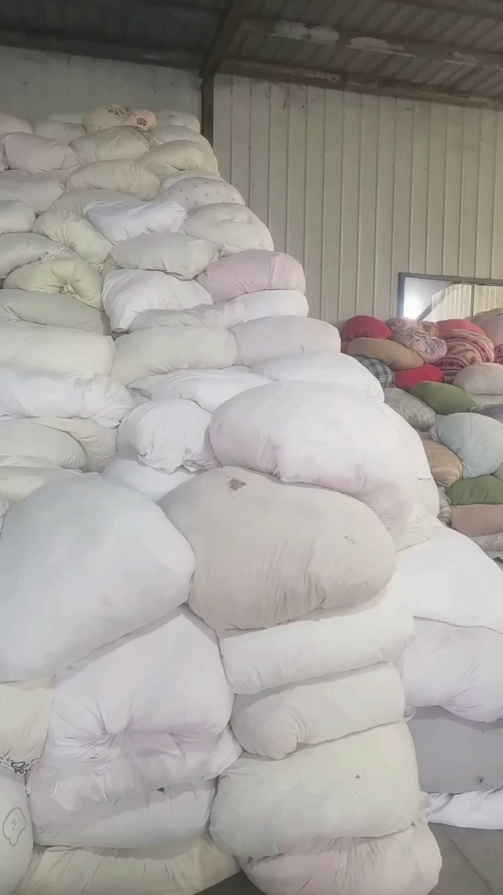 旧衣服分拣厂长期出售旧衣服分拣货，白料，冬装，夏装等