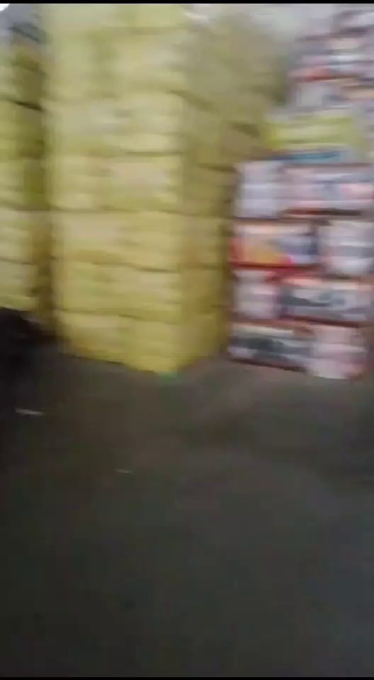 长期出售旧衣服分拣货，旧衣服黑料，白料，冬装，夏装等