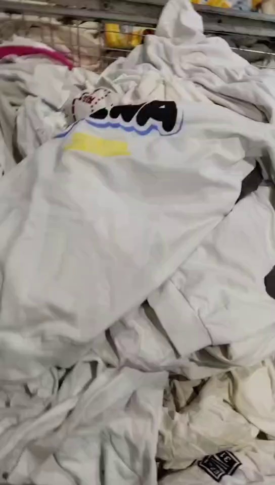 长期出售旧衣服棉白，白T恤，现货有11吨左右，货在安徽阜阳