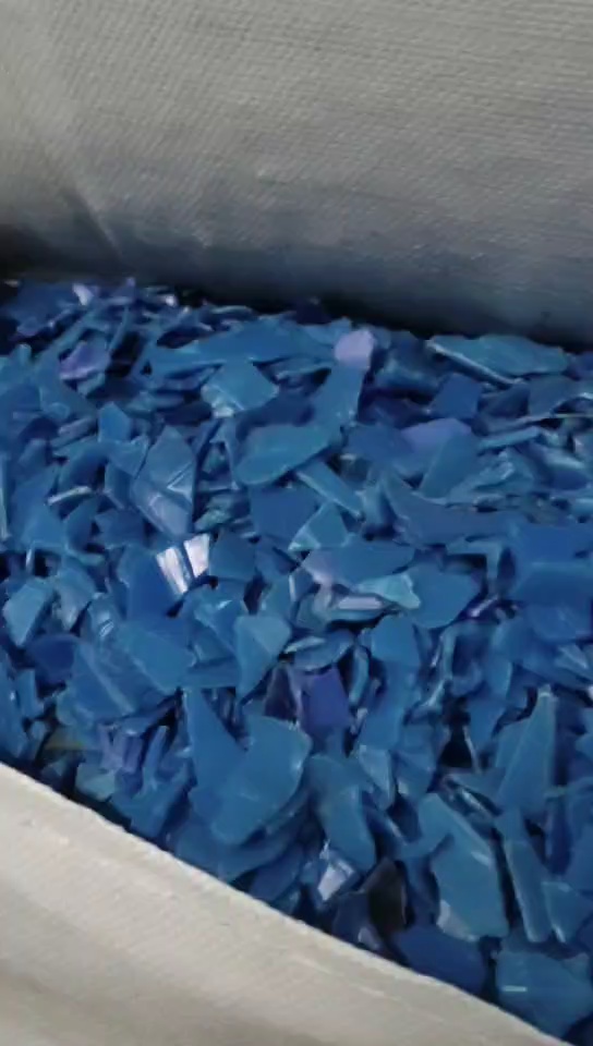 出售蓝色PE托盘破碎料，现货30吨，过24筛网