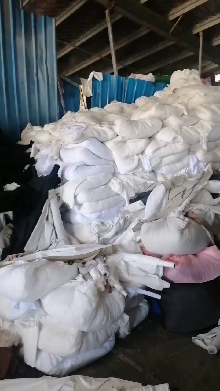长期大量出售涤纶废布，白色，老色都有，厂在江苏苏州