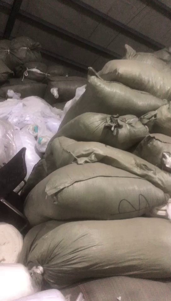 长期出售涤纶废布，都是白色的，针织布，现货40多吨，货在福建福州