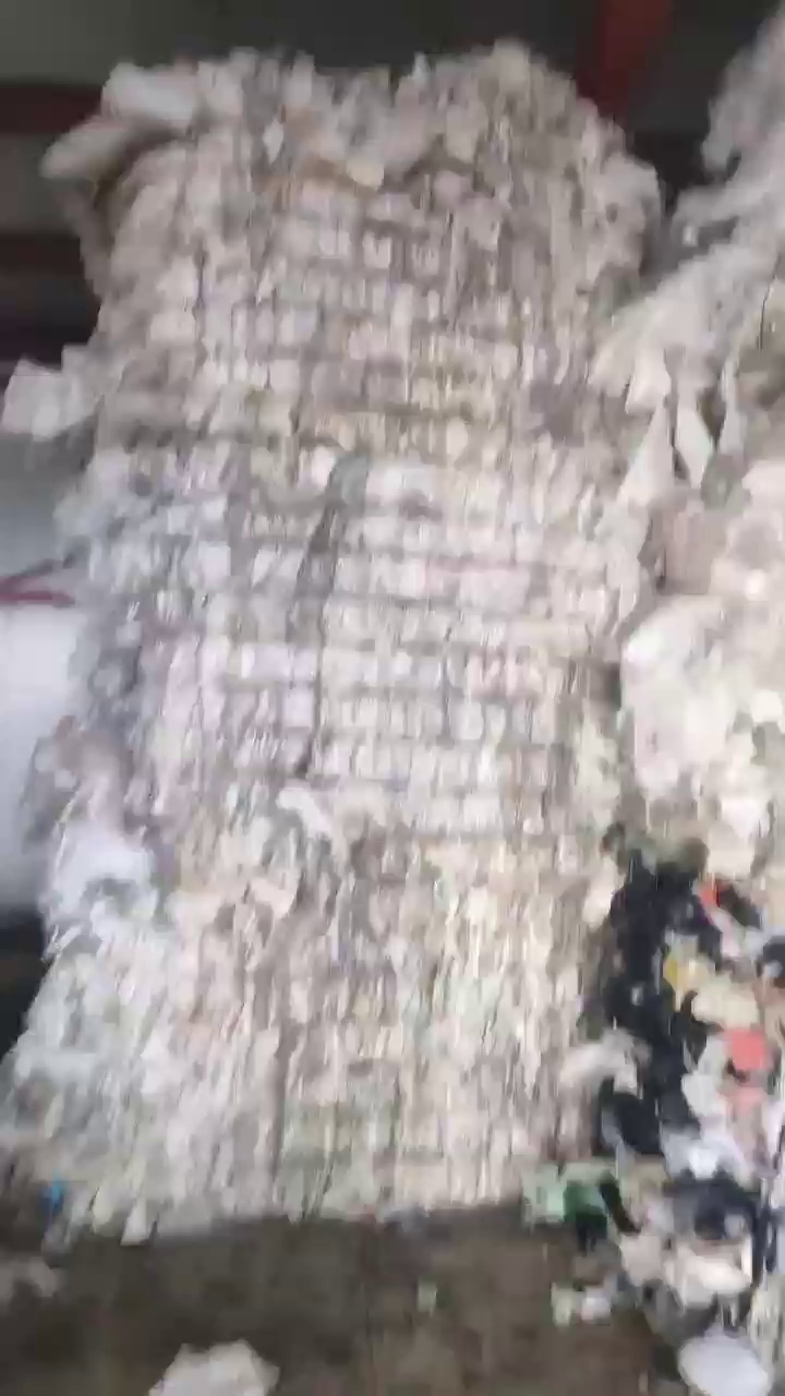 出售水洗高压膜，一级、二级料，月供100吨，生活垃圾膜月供60吨