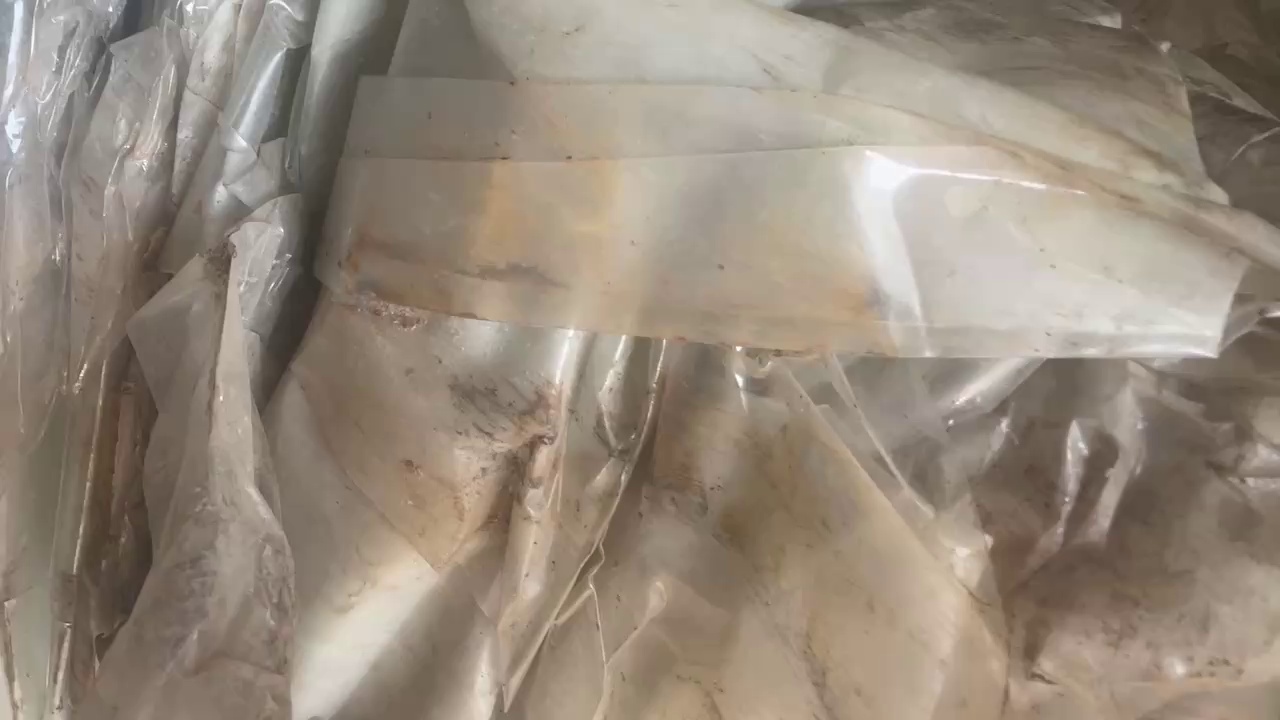 长期出售PET大理石膜，每个月200多吨，货在江苏无锡