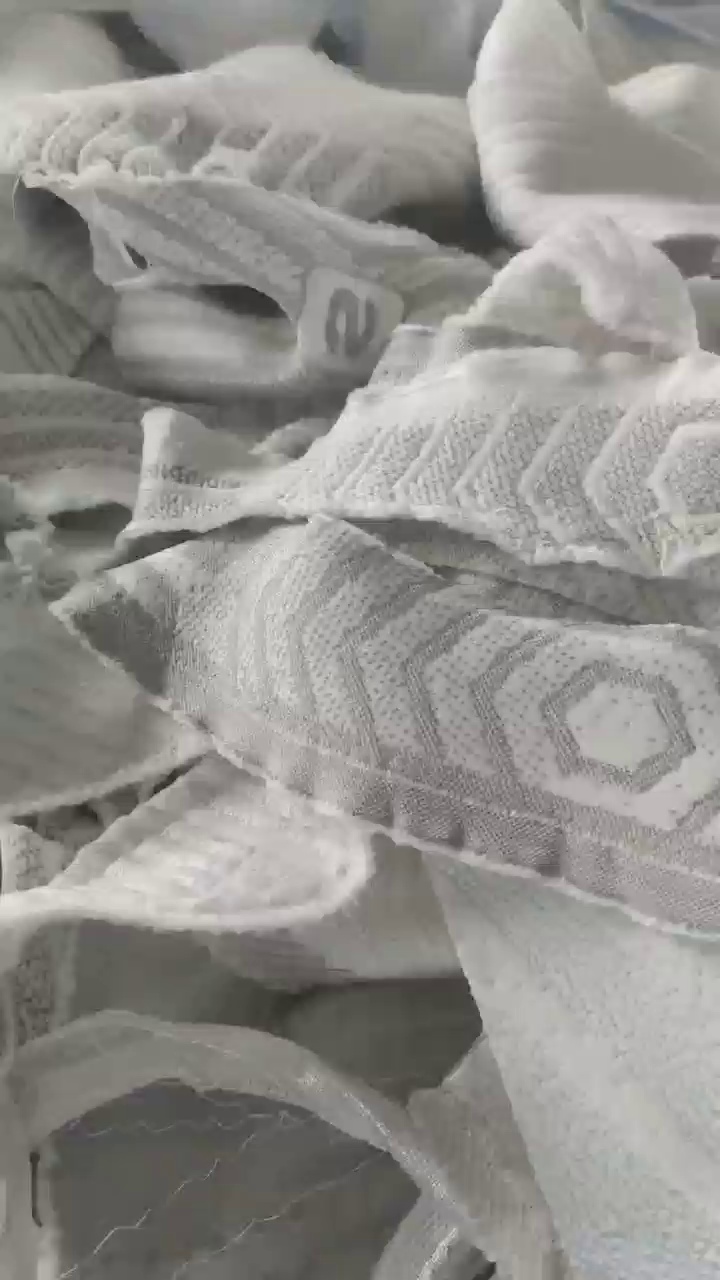 长期出售床垫厂的下脚料，有纯棉的和纯涤纶的，每个厂一个月有20吨左右。厂在四川成都