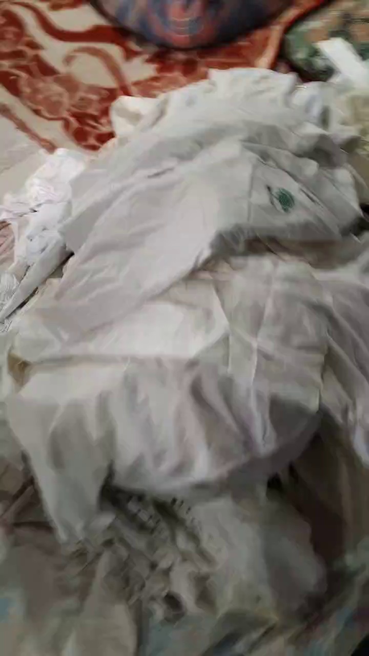 长期出售旧衣服统白，白料，开花料，月供30吨左右，在陕西西安