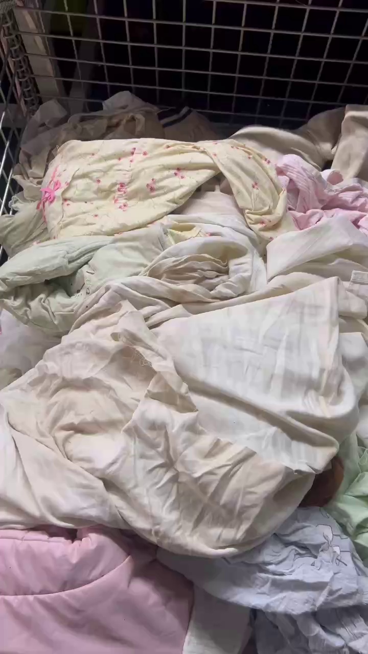 长期大量出售旧衣服大白，现货有几十吨货， 厂在江苏常州