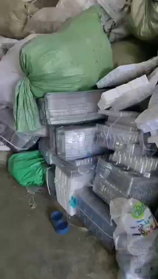 出售PET吸塑盒毛料，PET吸塑边料，现货几吨