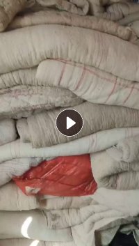 长期出售旧衣服统货，破的挑出来了，羽绒服也挑出来了，每一个月8-9吨货，厂在江苏连云港