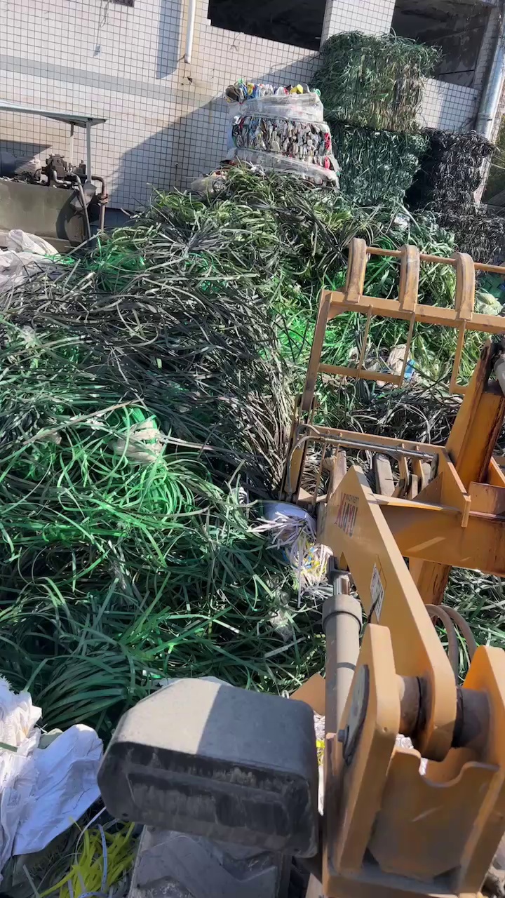 出售PET打包带毛料，现货七八吨，长期有货