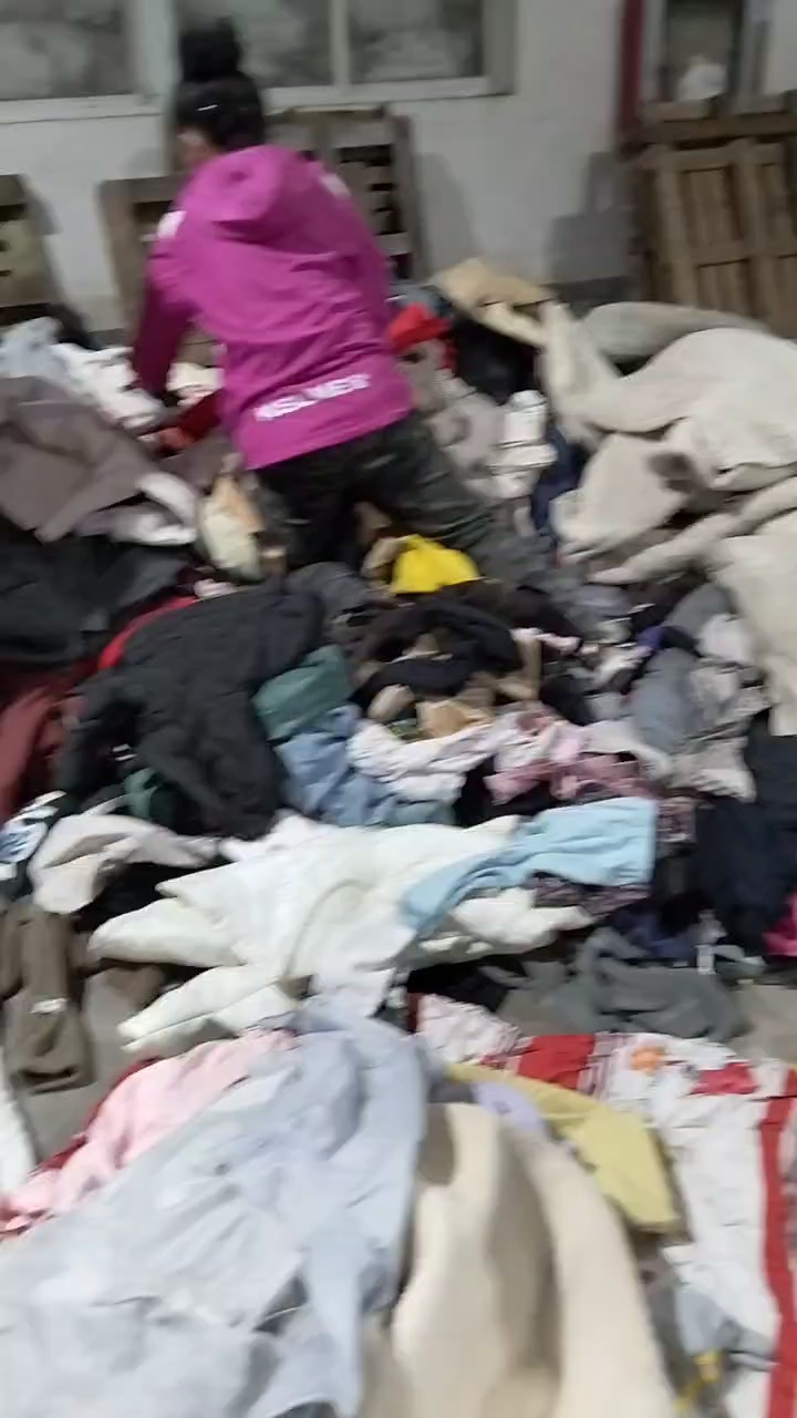 旧衣服黑料免费送，附近的可以免费送货上门