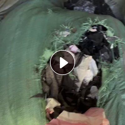 长期出售杂色的涤棉废布，涤棉碎布，50涤50棉，现货20吨左右